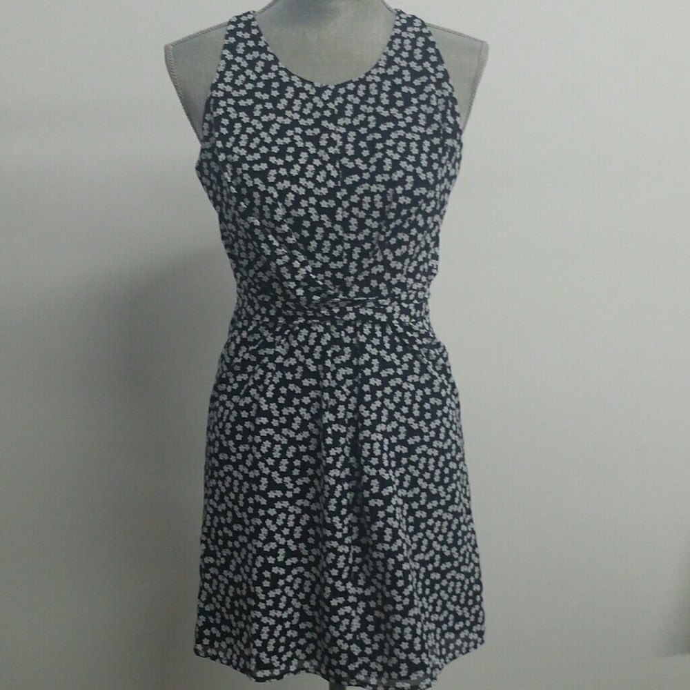High neck sleeveless floral dress - Picture 4 of 8